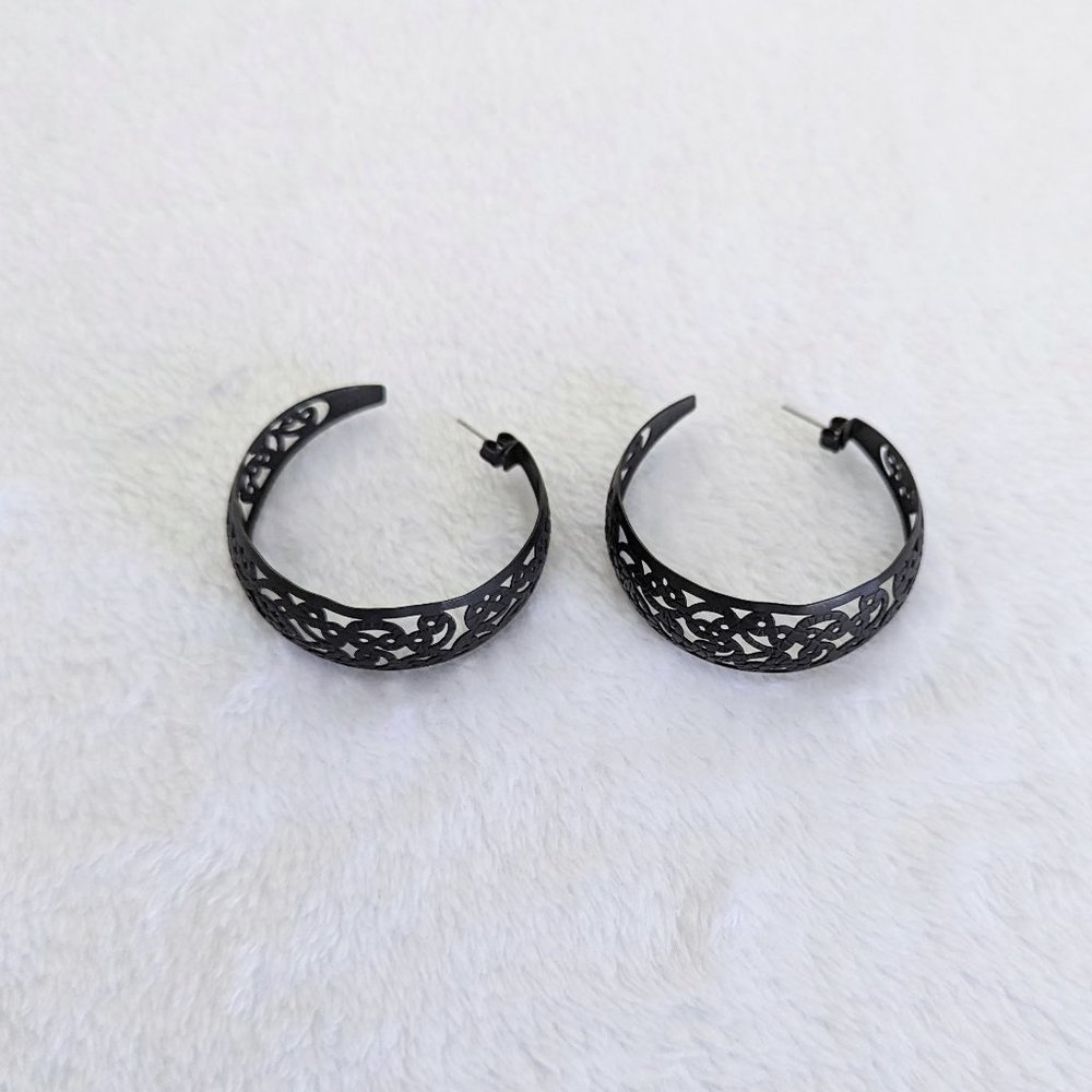 Claire's Black Emo Y2K Lightweight Hoop Earrings